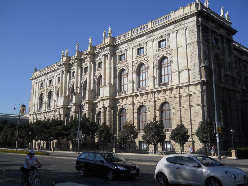 Palazzo del centro - Palace in the center